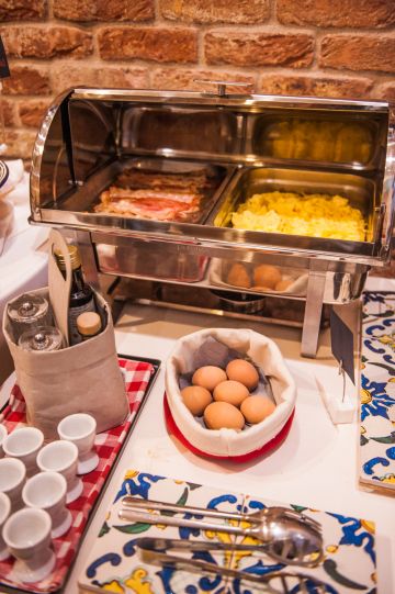 Ricca colazione a buffet a pochi passi dal residence - 12