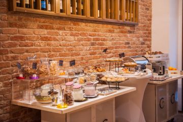 Ricca colazione a buffet a pochi passi dal residence - 45