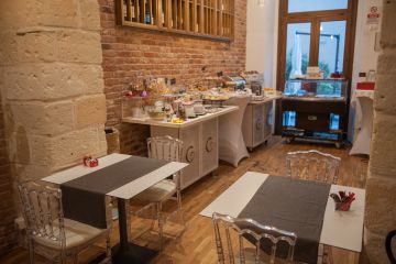 Ricca colazione a buffet a pochi passi dal residence - 37