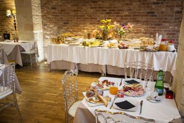 Ricca colazione a buffet a pochi passi dal residence - 14