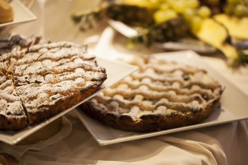 Ricca colazione a buffet a pochi passi dal residence - 57