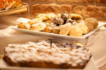 Ricca colazione a buffet a pochi passi dal residence - 17