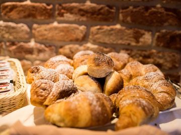 Ricca colazione a buffet a pochi passi dal residence - 21