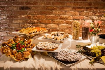 Ricca colazione a buffet a pochi passi dal residence - 18